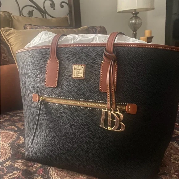 Dooney and Bourke Pebble leather shopper tote. Black. NWT - Picture 15 of 15